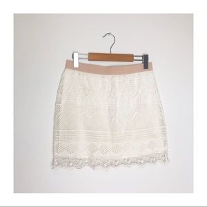 Lace mini skirt in white
